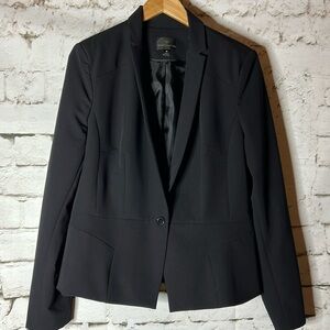 Women’s black blazer 16